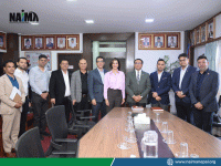 अर्थमन्त्री डा. वाग्लेसँग नाइमाकाे शिष्टाचार भेट