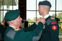 दर्ज्यानी चिह्न प्रदान