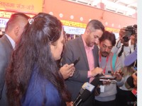 नयाँबसपार्कमा निःशुल्क इन्टरनेट सेवा चलाउन पाएसँगै यात्रुमा खुसी