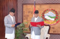 प्रधानमन्त्रीसमक्ष राज्यमन्त्री गर्बुजाले लिए शपथ