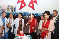 अन्तराष्ट्रिय नर्सिङ डेः स्टेजमा आफ्नै पीडा देख्दा रसाए सेतो कोटका आँखाहरू