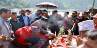 प्रचण्ड रसुवा-भोटेकोशी बाढीका मृतकको घेवामा सहभागी