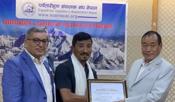 डोरी टांग्नेलाई पर्यटन मन्त्रीबाट सम्मान