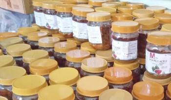 अचार उत्पादनबाट मनग्य आम्दानी गर्दै टीकापुरका महिला उद्यमी