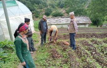 अब मजदुरी गर्न भारत जाँदैनन् आनन्दपुरका किसान 