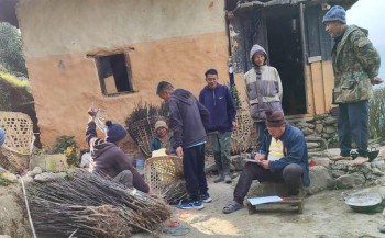 व्यावसायिक स्याउ खेती सुरु गर्दै वैकुण्ठेका किसान