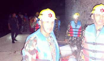 पहिरो जोखिममा रहेका नागरिकको नेपाली सेनाद्धारा उदार