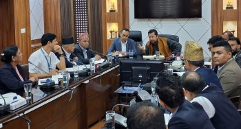 अस्तव्यस्त रूपमा झुन्डिएका विद्युत तार हटाउने कार्य सम्पन्न गर्न निर्देशन