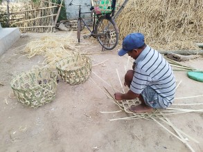 चोयामा सीप भरेर आत्मनिर्भर बनेका चौधरी