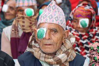 विदेशबाट आँखा बिरामीहरू उपचार गर्न नेपालमा