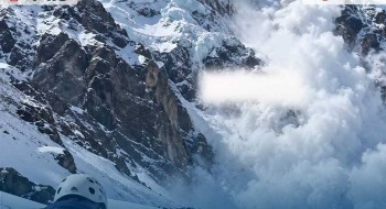 हिमलुङ हिमालमा हिमपहिरो: १२ जना बेपत्ता भएको आशंका, उद्धार टोली घटनास्थलतर्फ जाँदै