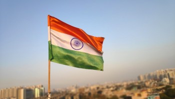 भारतको मुख्य शेयर सूचकांक खुल्दा ३% भन्दा बढीले गिरावट