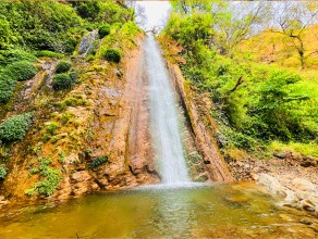 आकर्षणको केन्द्र बन्दै छहरे झरना