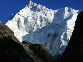 बर्सेनि बढ्दै कञ्चनजंगामा पर्यटक