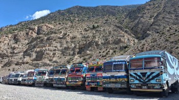 लेतेदेखि कोरलासम्म रोकिए ५०० भन्दा बढी कन्टेनर
