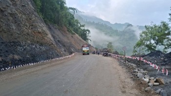 निरन्तर वर्षापछि पृथ्वी राजमार्ग र नारायणगढ–मुग्लिन सडक बन्द
