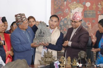 विदेशबाट फर्काएका २१ वटा मुर्ति मन्त्री पाण्डेद्वारा हस्तान्तरण 