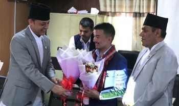 संघीय संसद सचिवालयबाट  १० पटक सगरमाथा  आराेहण गर्ने सांसद मिङ्मा ग्याबु शेर्पा सम्मानित