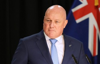 लक्सनलाई पार्टीको पुनः समर्थन