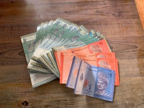 अमेरिकी डलर, युके पाउण्ड स्ट्रलिङ र स्वीस फ्रयांकको भाउ बढ्यो