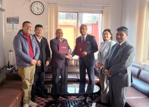टेकु अस्पतालमा  हिमालयन बैंककाे नगद संकलन काउन्टर