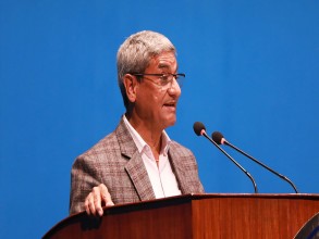 नेताहरूले गरेका गल्तीबारे प्रश्न गर्न पाइन्छ, हामी जवाफदेही छौँ : गृहमन्त्री लेखक