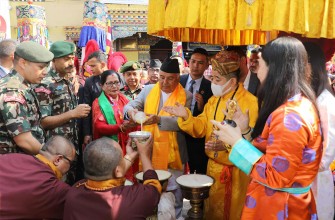 राष्ट्रपतिद्वारा बौद्धस्थित ल्हाखाङ गुम्बामा पूजा, आराधना