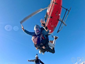 स्काइडाइभिङका लागि पोखरा रोज्दै पर्यटक