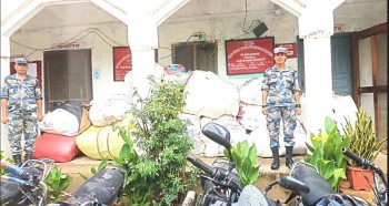 सशस्त्र प्रहरीले बरामद गर्यो ३७ लाख भन्दा बढिको लत्ताकपडा र मोटरसाईकल 