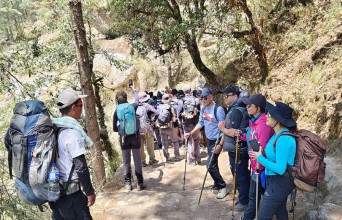 खुम्बुमा एकैदिन सात सय पर्यटकको आगमन