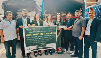 कृषि विकास बैंकद्वारा बाढीपीडितकालाई १० लाख रुपैयाँको खाद्य सामग्री प्रदान