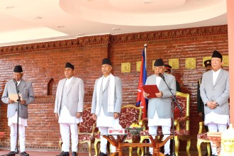 प्रतिनिधि सभाका ज्येष्ठ सदस्य अर्जुननरसिंह केसीले लिए शपथ