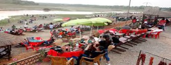 पर्यटक भित्र्याउने  पूर्वतयारी गर्दै सौराहाका व्यवसायी