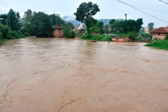 भारी वर्षासँगै देशभर बाढीपहिरो