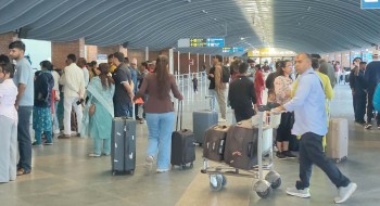 दसैंको दोस्रो दिन पनि रोकिएन विदेसिने युवाको लर्को