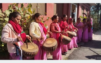 नौमती बाजा बजाउन भ्याइनभ्याई
