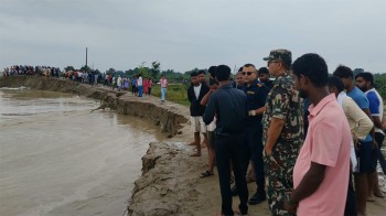 सम्भावित बाढी र डुबान रोकथामका लागि लालबकैया खोलामा अनुगमन