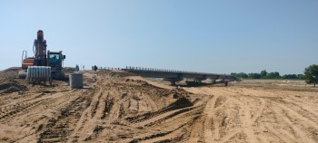 वनहरा नदीमा धमाधम पक्की पुल निर्माण हुँदै