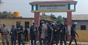 बर्दिबास प्रेमनगर मतदान केन्द्रमा झडप  हुँदा मतदान अवरुद्ध