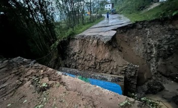 भोजपुर–चखेवा सडकमा यातायात सेवा ठप्प