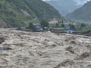 भोटेकोसीमा भीषण बाढी, सतर्क रहन आग्रह
