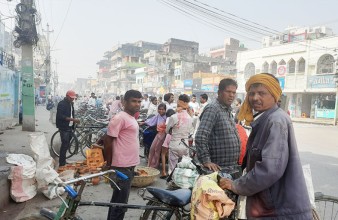 कामको खोजी गर्दै वीरगञ्जको घण्टाघर धाउनेहरु...