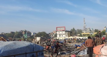 वीरगञ्ज महानगरले बिपी उद्यान अतिक्रमण गरेर व्यवसाय गर्नेलाई हटाउँदै