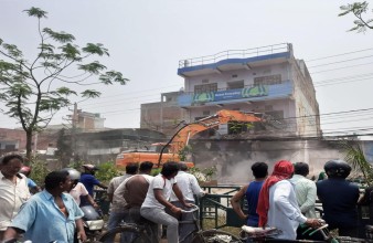 वीरगन्जमा अतिक्रमित संरचना भत्काउन सुरु