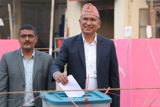 एमाले उपाध्यक्ष पौडेलद्वारा मतदान