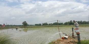 सिँचाइका लागि एक वर्षमा १६ डिप बोरिङ वितरण