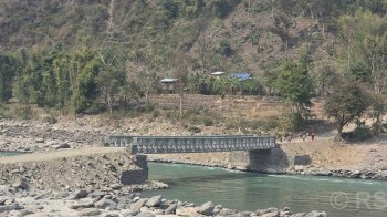 सुनकोशीको बङ्शिलाघाटमा अस्थायी बेलिब्रिज सञ्चालन