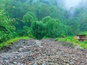 बाढीले मध्यपहाडी लोकमार्गको बुर्तिबाङ-पूर्वी रुकुम खण्ड अवरुद्ध