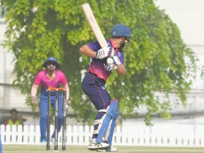 यूएईलाई दियाे नेपालले २४० रनको लक्ष्य