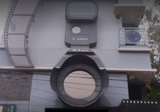 क्यामराजस्तै घर ,छोराहरुको नाम पनि  ब्र्यान्डेड क्यामराकाबाट